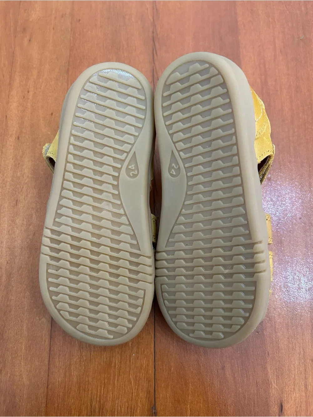 NWOB Bobux I-Walk Roam Leather Sandals Yellow Unisex Kids Shoe size EU 24 US 8